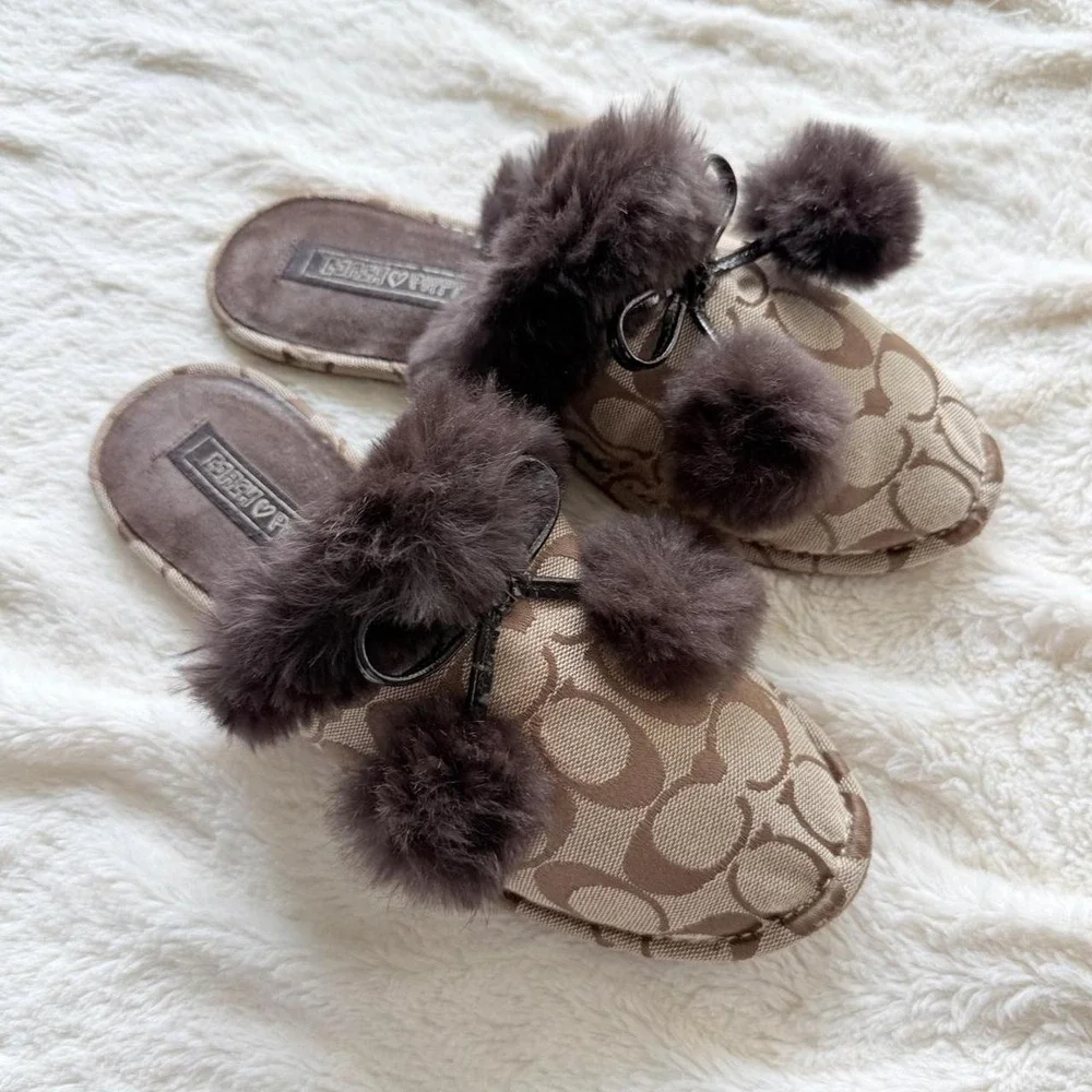 Coach Women's Size 8 Signature C Fur Pom Pom Slide Slippers